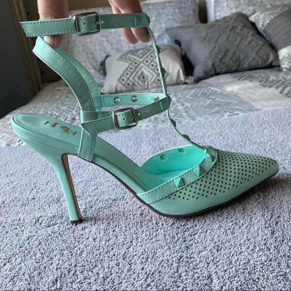 Fahrenheit Jade Studded Pointed Toe Heels size 8.5 - Picture 1 of 9